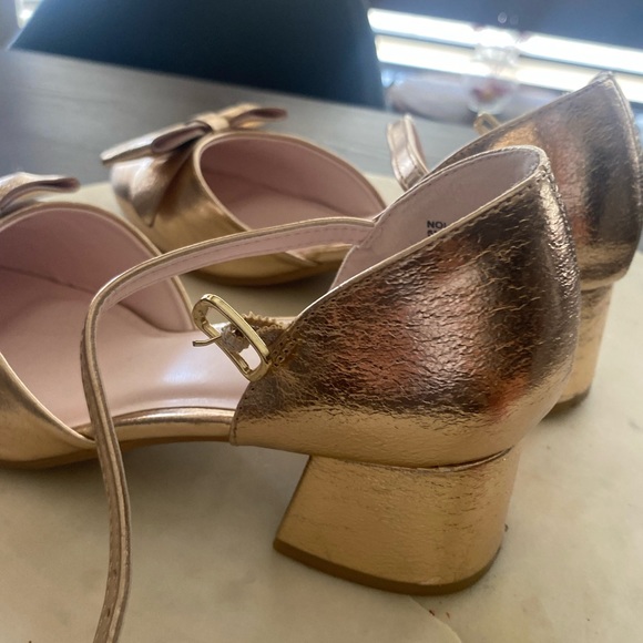 Girls bow gold shoes . Nordstrom aize 5 adult - Picture 5 of 16